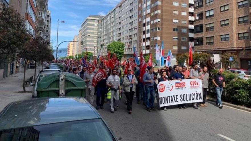 La plantilla de PSA Vigo saca su protesta a la calle