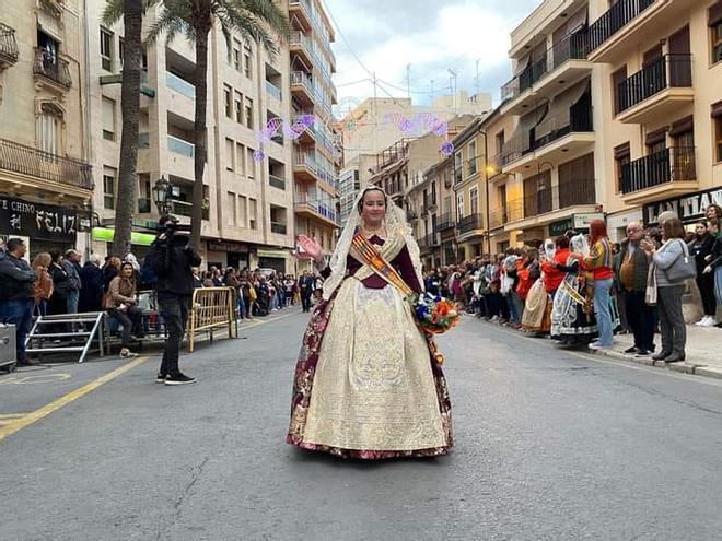 Las seis comisiones falleras de Llíria participan en la Ofrenda de las Fallas de 2023