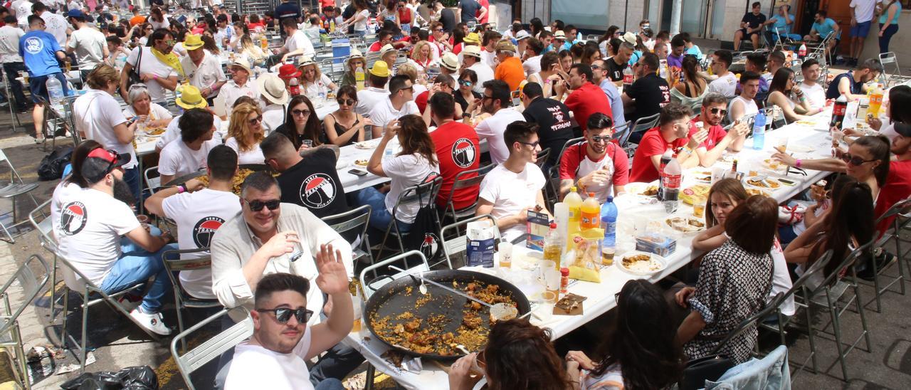 El concurso y comida de paellas del primer sábado de fiestas de Sant Pasqual es una de las citas más multitudinarias.