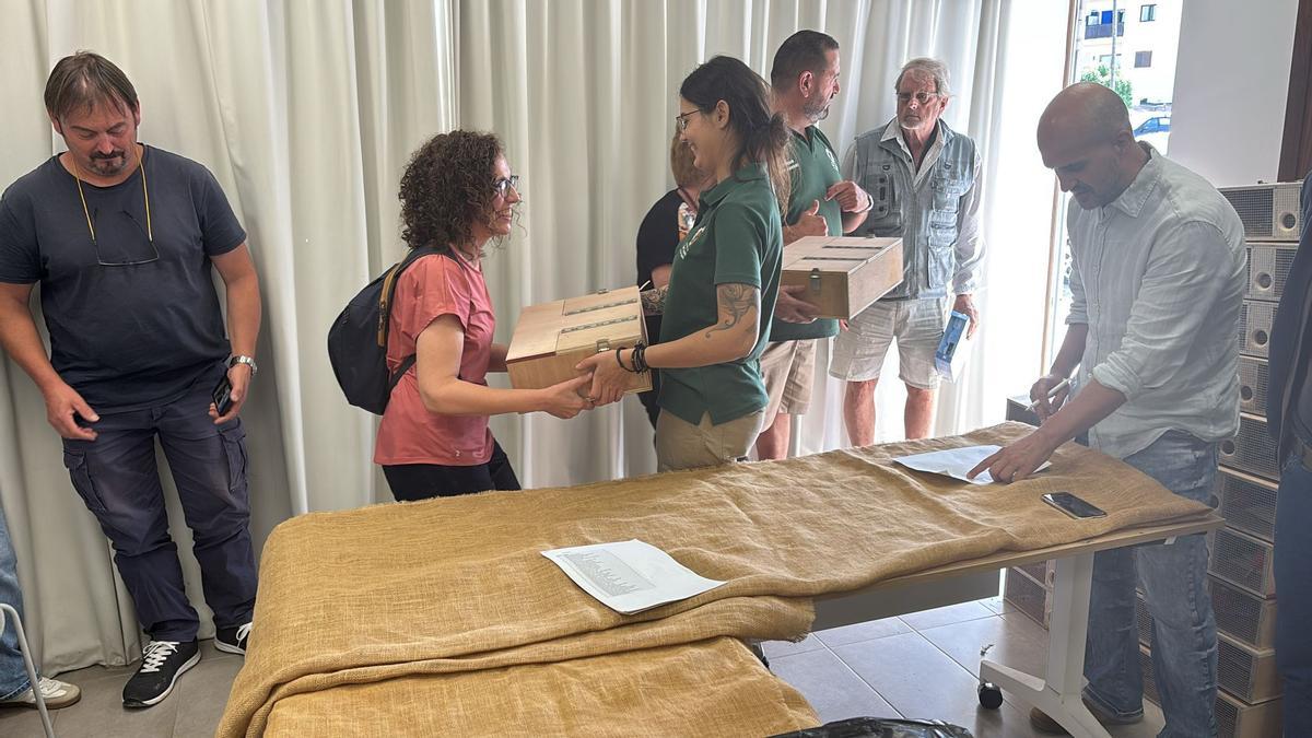Reparto de trampas de serpientes en Sant Josep