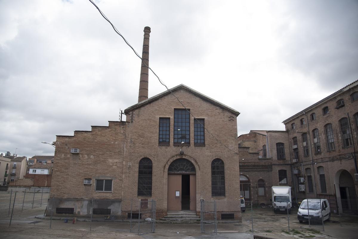 Vista exterior de l'edifici de l'Anònima, amb les oficines a l'ala dreta