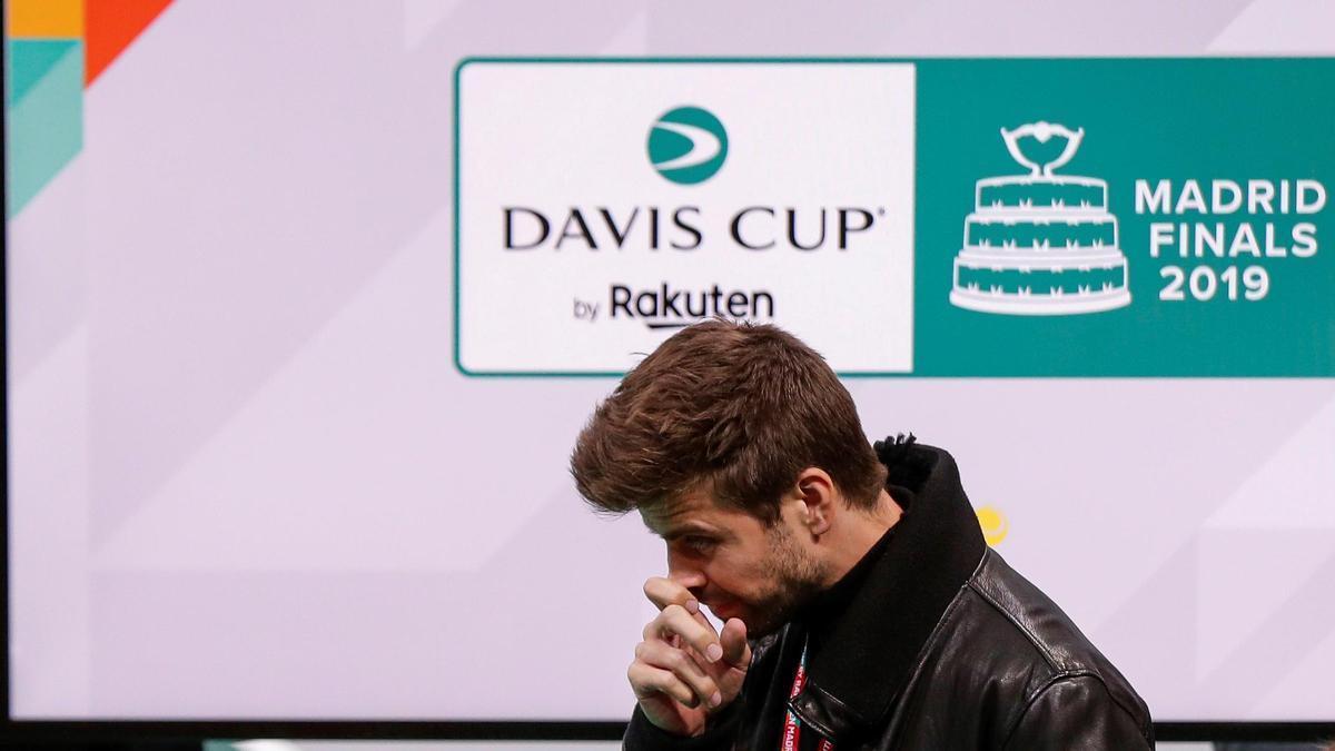 Gerard Piqué, ante el emblema de la Copa Davis, en una imagen de archivo.