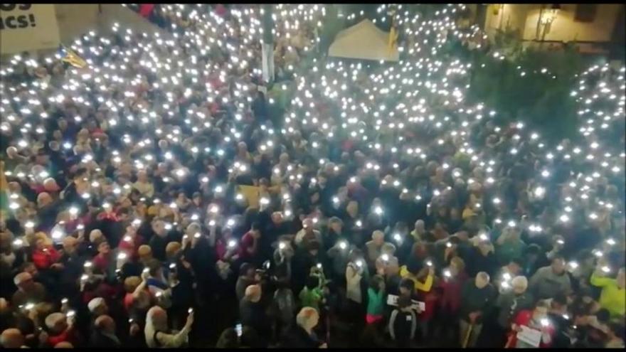 Multitudinària concentració a Berga contra la sentència del judici al procés