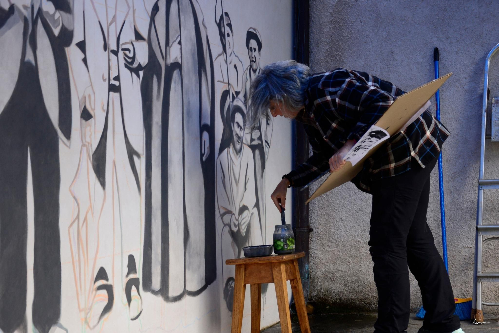 En imágenes: Así hizo María del Roxo el mural del Museo Etnográfico de Grandas de Salime
