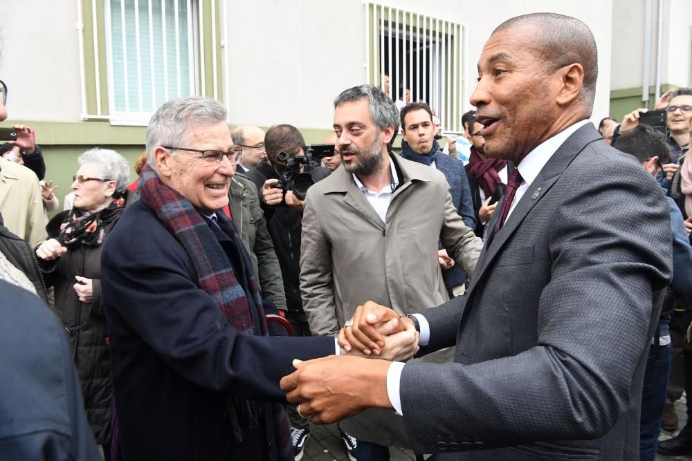 Mauro Silva disputó 459 partidos con la camiseta blanquiazul y es el segundo futbolista con más partidos en Primera División con el Deportivo, se le otorgó la calle en 2005 con Francisco Vázquez.