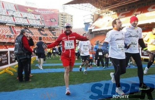 Búscate en la meta de Mestalla