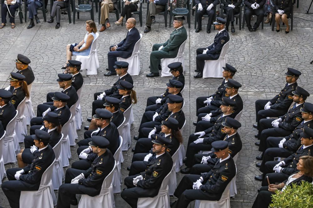 La Policía Nacional rinde homenaje  a las mujeres en su fiesta