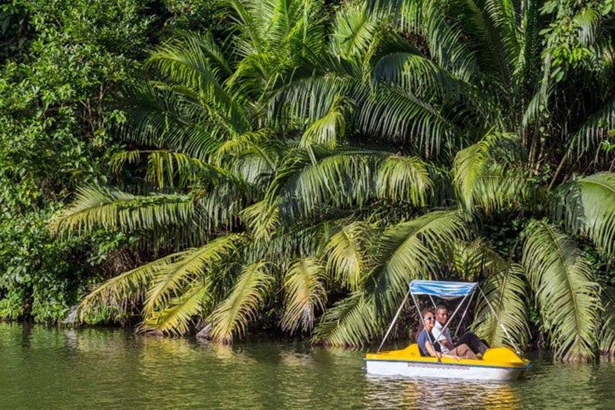 Barco en la bahía de Portobelo.