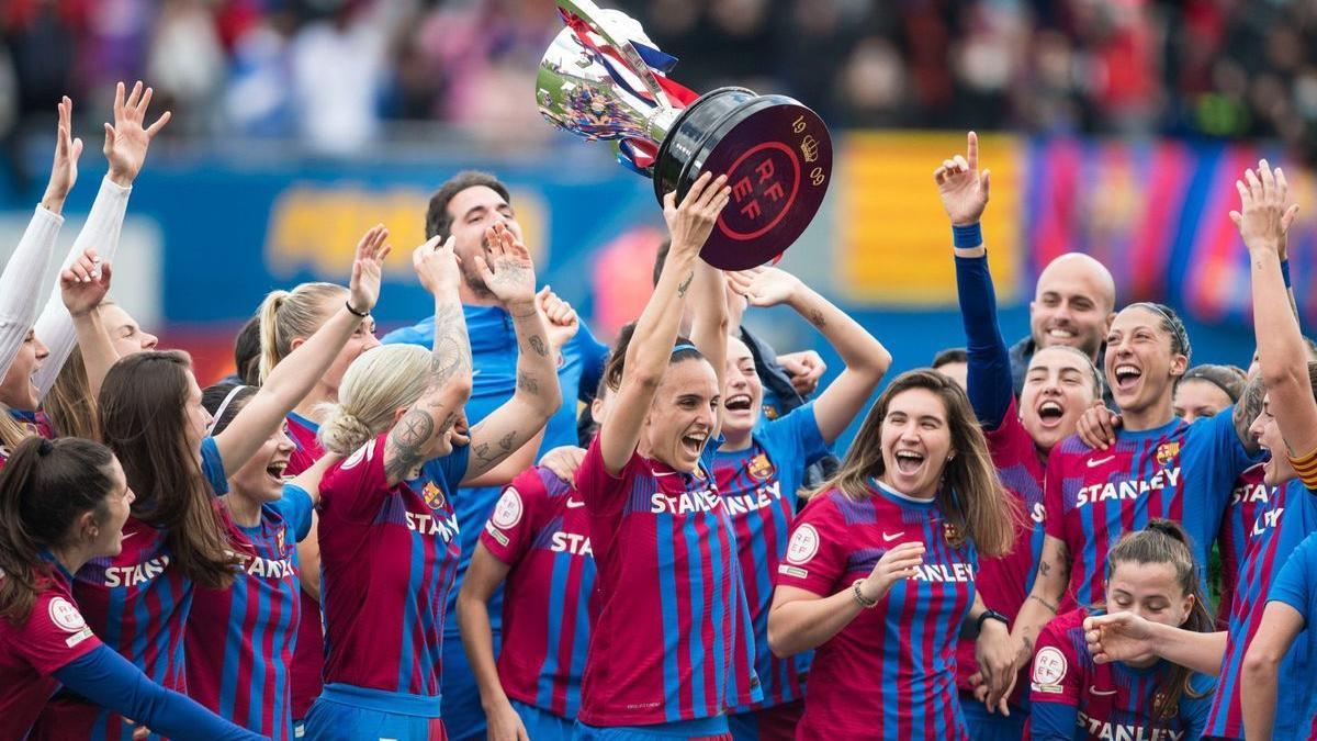 Las jugadoras del Barça celebran la consecución del título de liga, la pasada temporada.