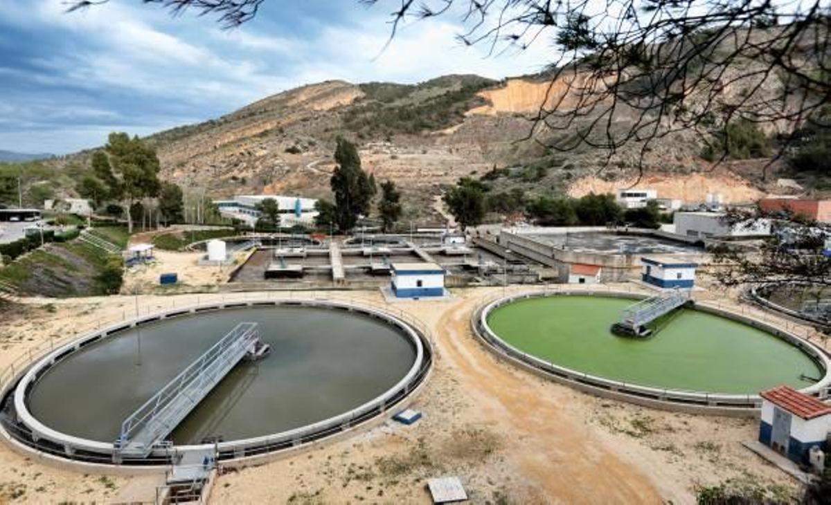 La depuradora de Serra Gelada, donde se va a ubicar la balsa.