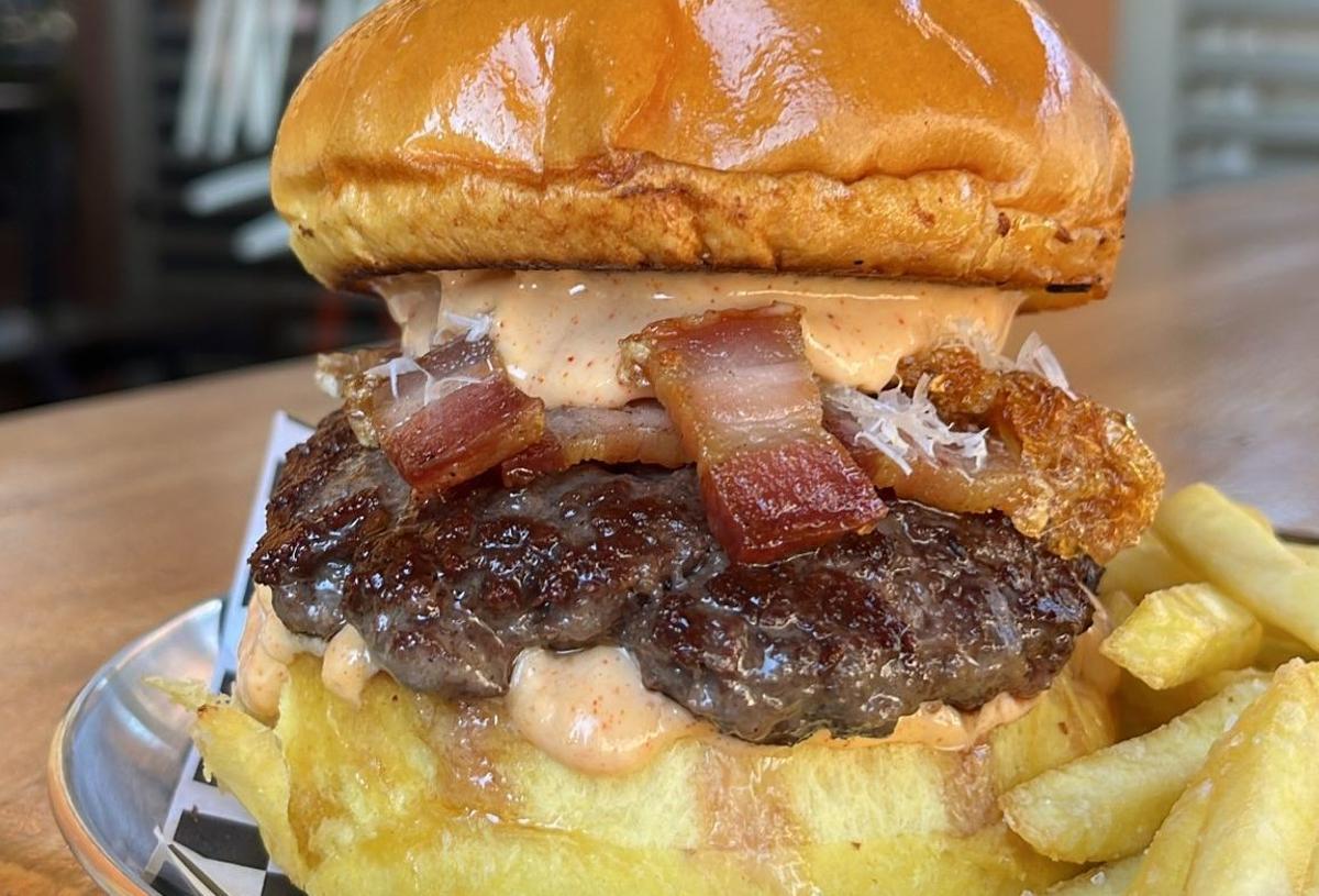 La buenísima Super Saiyan Burger, una hamburguesa con superpoderes