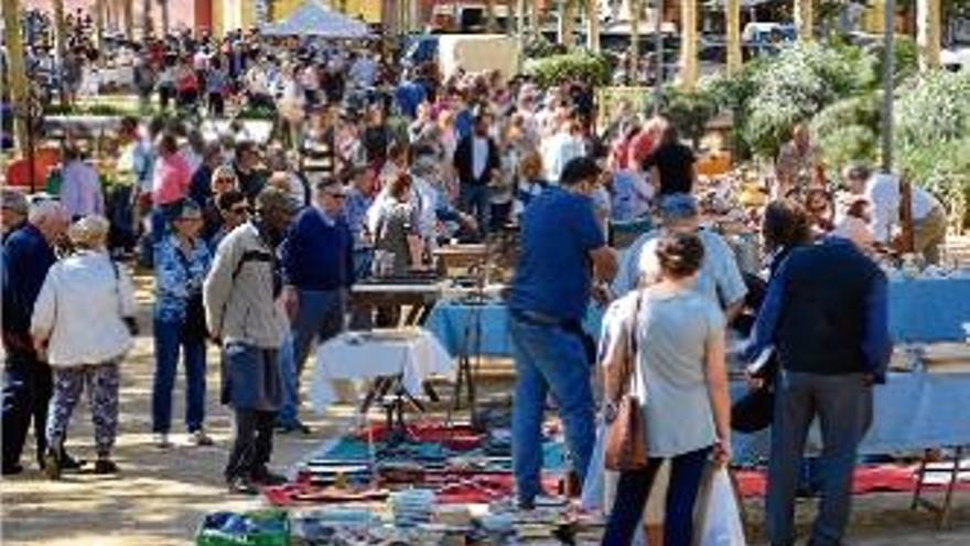 Més de 2.500 persones a la Fira d&#039;Antiguitats