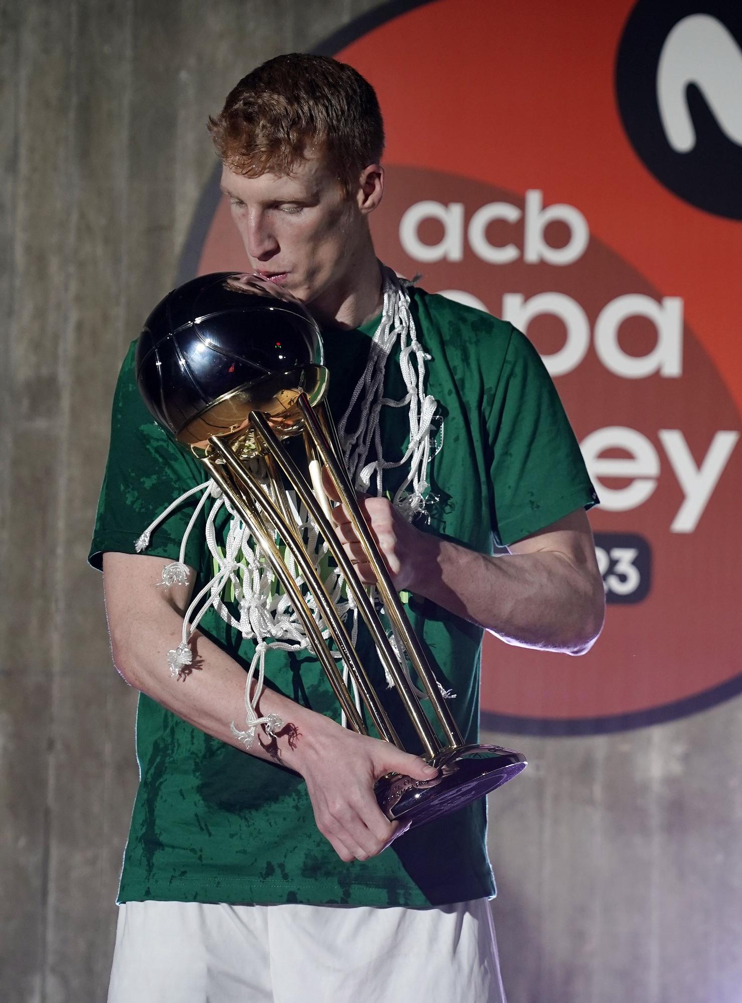 Unicaja: Los campeones de la Copa del Rey posan con el trofeo