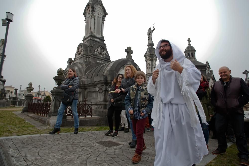 Espectáculo Nueche de Difuntos en el cementerio de La Carriona