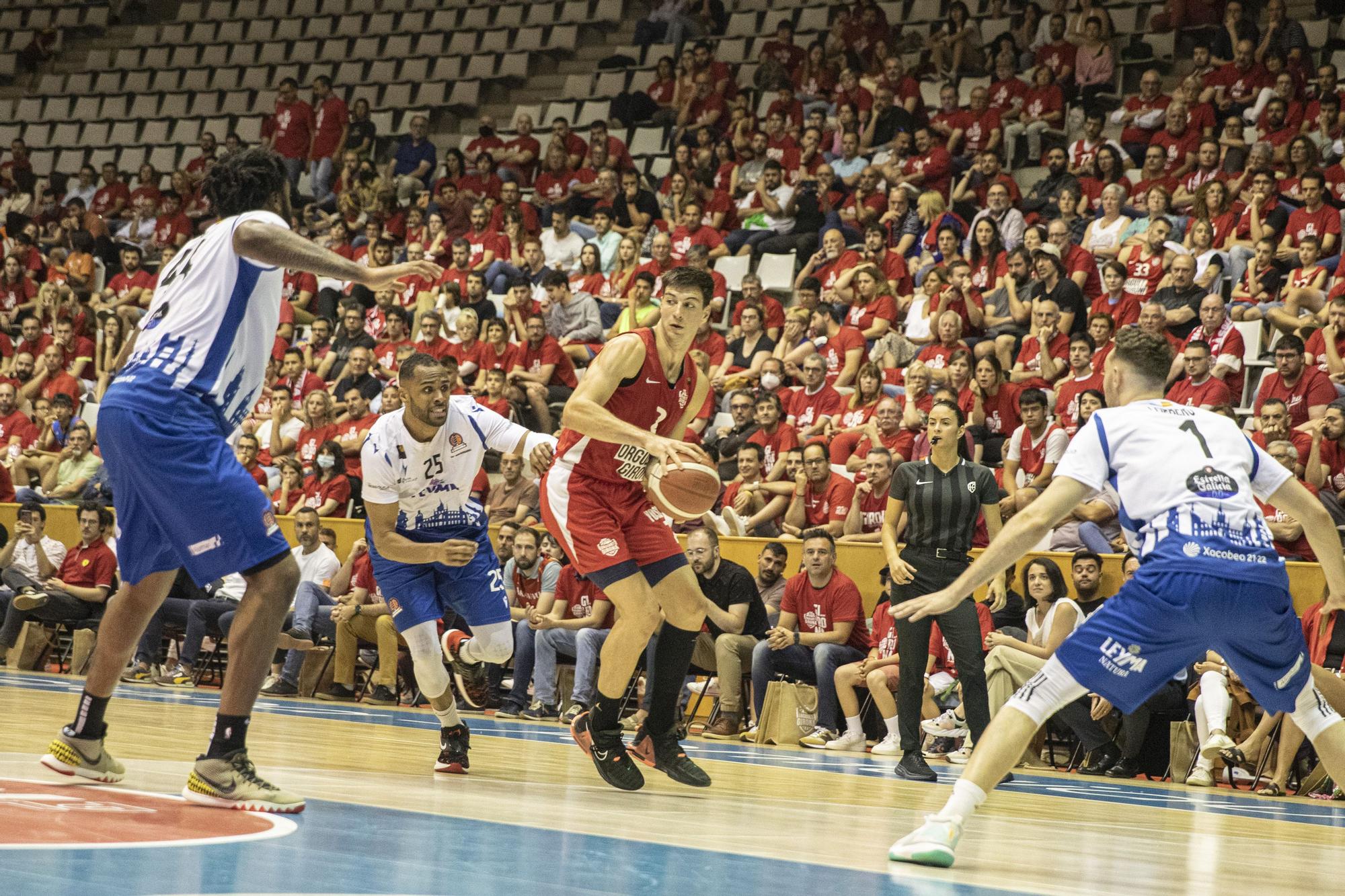 El primer punt del Bàsquet Girona arriba des de la defensa (74-66)