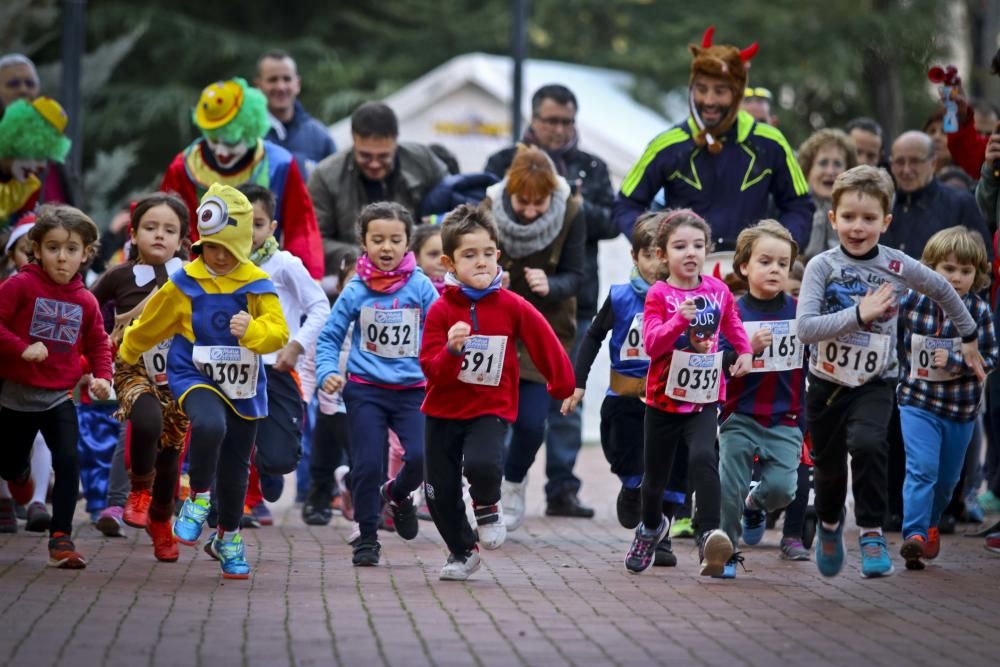 Más de 600 personas participan en la San Silvestre