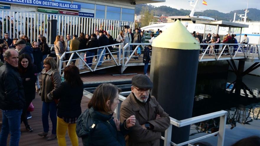 Las luces de Vigo abarrotan el transporte de ría