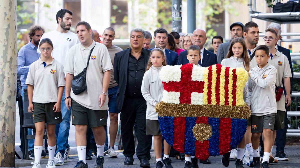 Entrega floral del FC Barcelona en la Diada de Catalunya