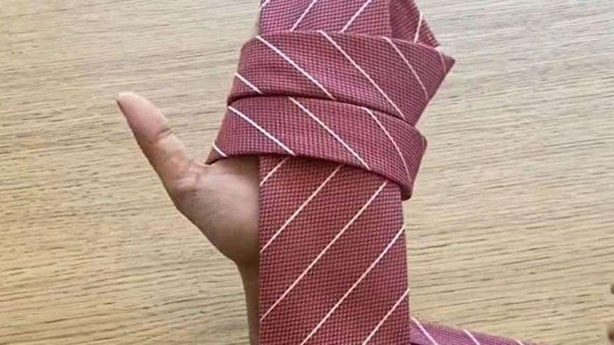 Viral hoax |  The TikTok trick to tie the perfect tie quickly and easily