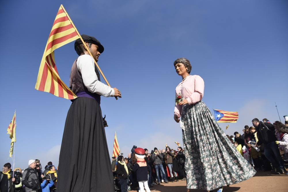 Lledoners s'omple de gegants i gegantons en una trobada inèdita