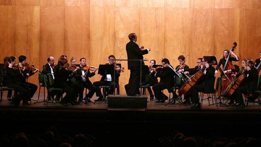 El Gran Teatro acogió el homenaje de la Orquesta Sinfónica Ciutat d&#039;Elx al poeta Miguel Hernández