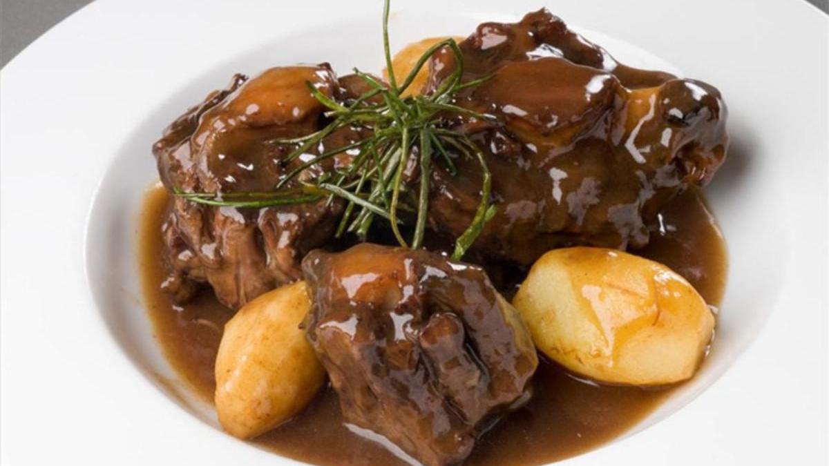 Elabora un suculento rabo de toro al estilo castellonense