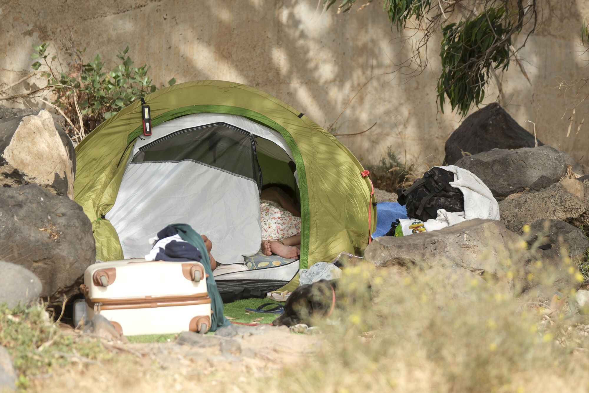 Encuentran un cadáver calcinado en un furgón tras un incendio en Ojos de Garza