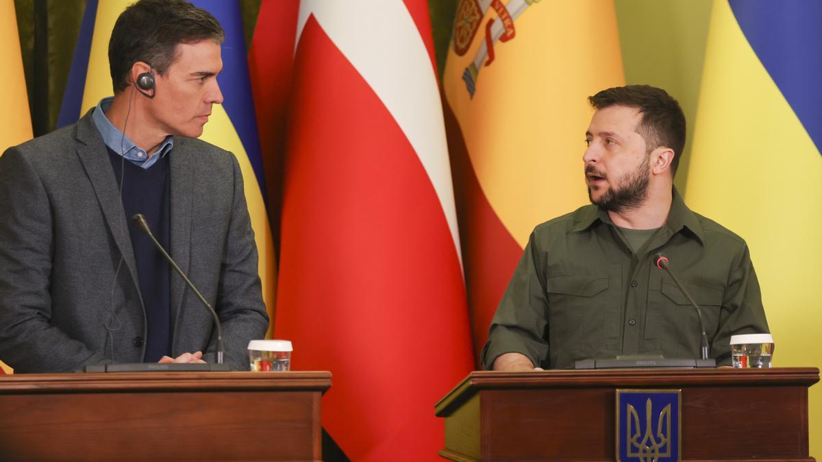 Pedro Sánchez y Volodomir Zelenski.