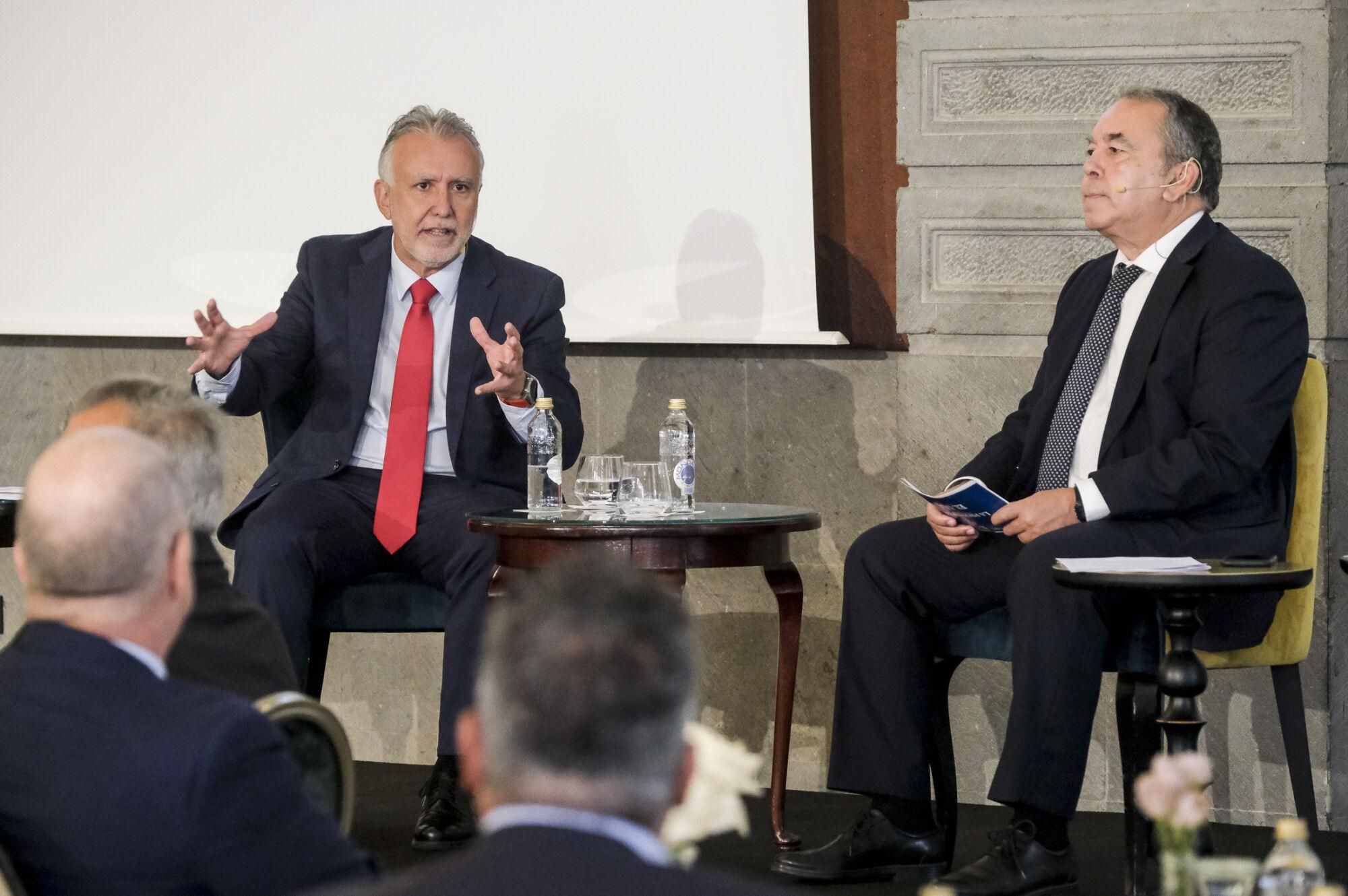 Encuentro informativo con Ángel Víctor Torres, ministro de Política Territorial y Memoria Democrática de España 