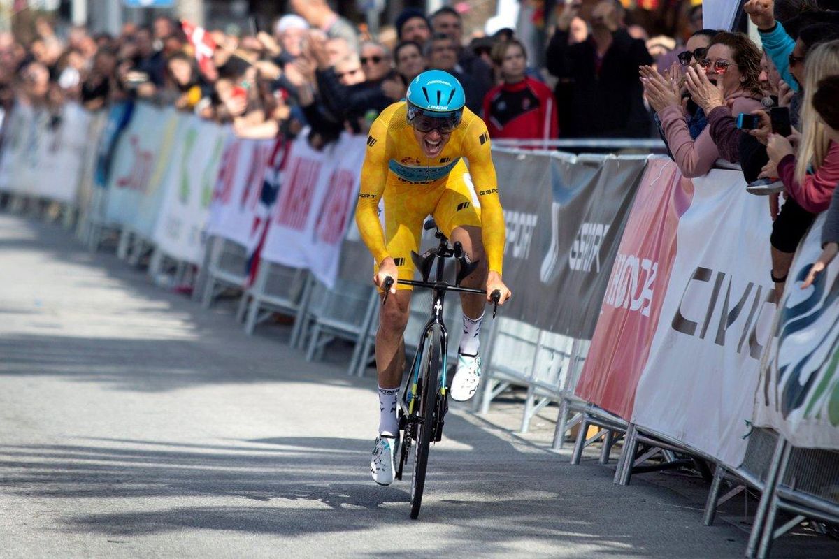 GRAF5262. MIJAS (MÁLAGA) 23/02/2020.- El ciclista danés Jakob Fuglsang, del grupo deportivo Astana, finaliza la quinta etapa de la 66ª Vuelta a Andalucía, ruta ciclista del Sol, correspondiente a la contrarreloj individual que consta de 13 kilómetros en Mijas, Málaga. EFE/Daniel Pérez