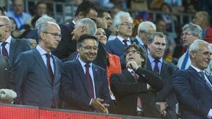 Palco del Camp Nou en el derbi con la presencia del President de la Generalitat, Carles Puigdemont.