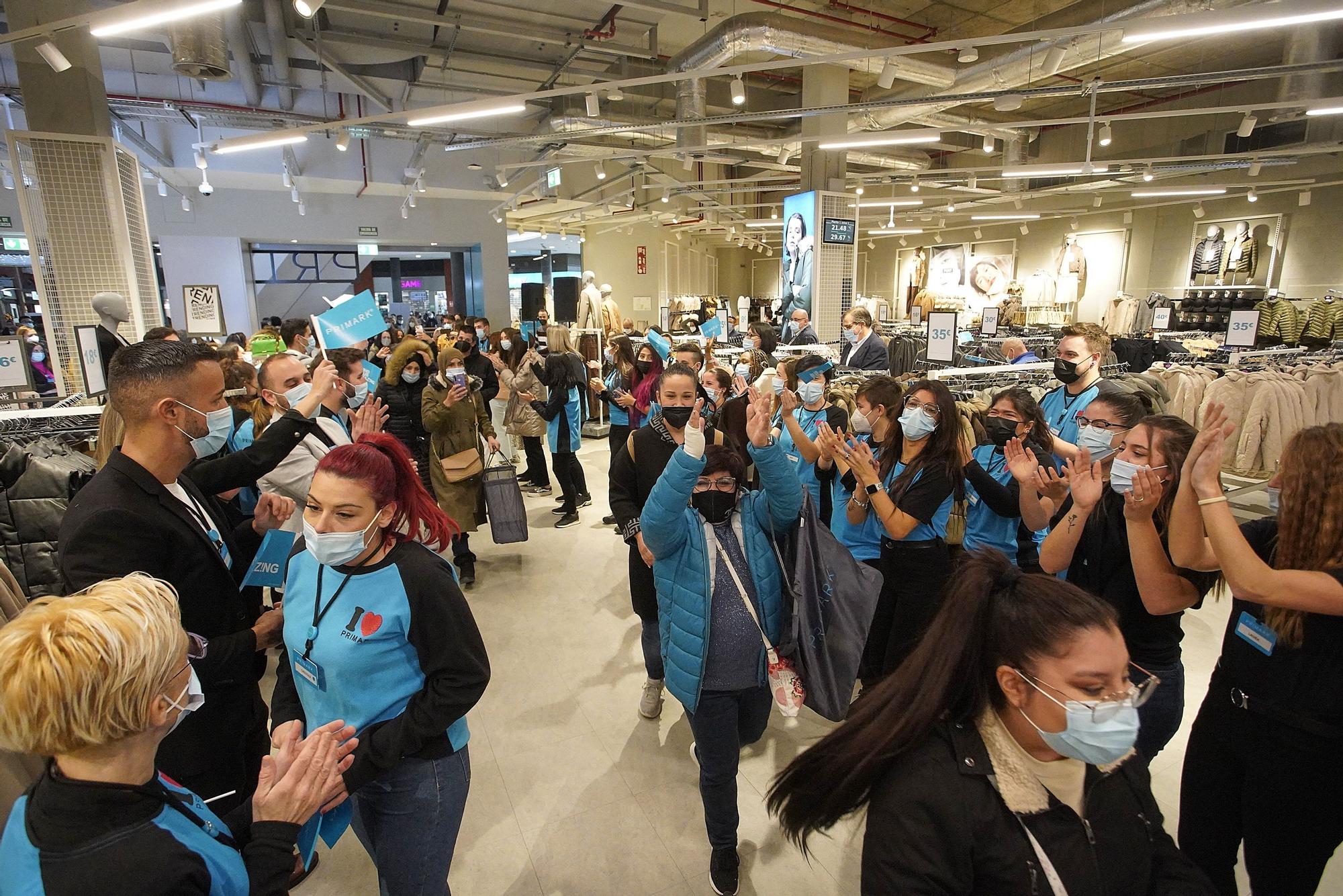 Gran expectació a l'obertura del Primark a l'Espai Gironès de Salt