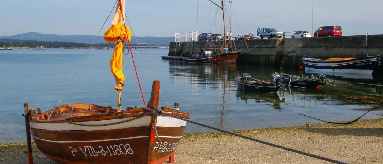 A “Nova Maruxa” permanece no peirao do Cabodeiro á espera de volver navegar pola ría de Arousa.