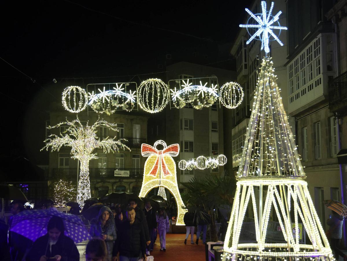 Vigo enciende la Navidad más grande de su historia ante miles de personas