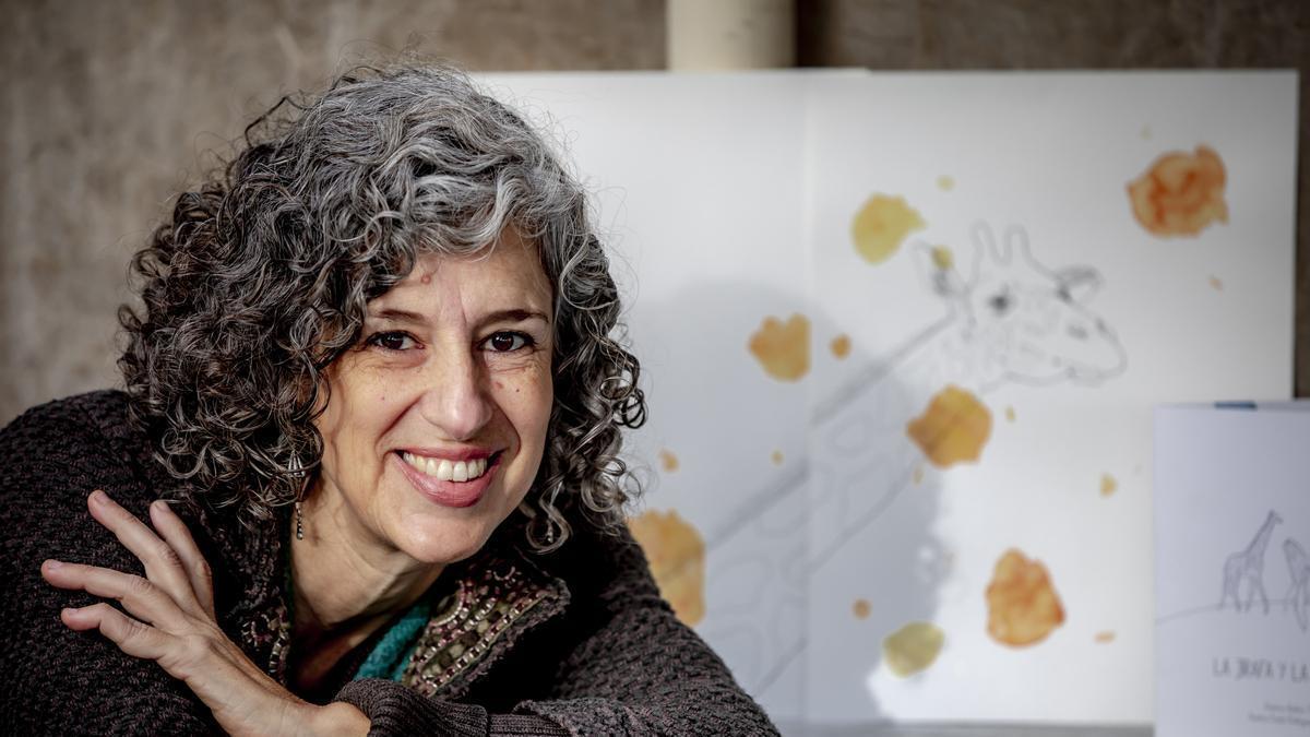 Arantxa Andreu, autora del cuento-disco 'La jirafa y la ballena'