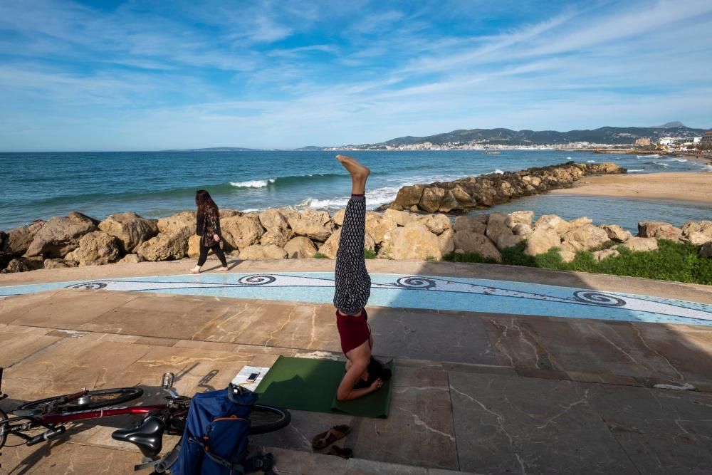 Los mallorquines vuelven a las calles para hacer deporte y pasear