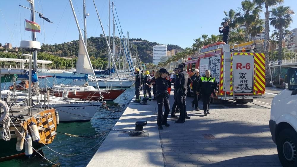 Buscan a una mujer en el agua en el Muelle Uno