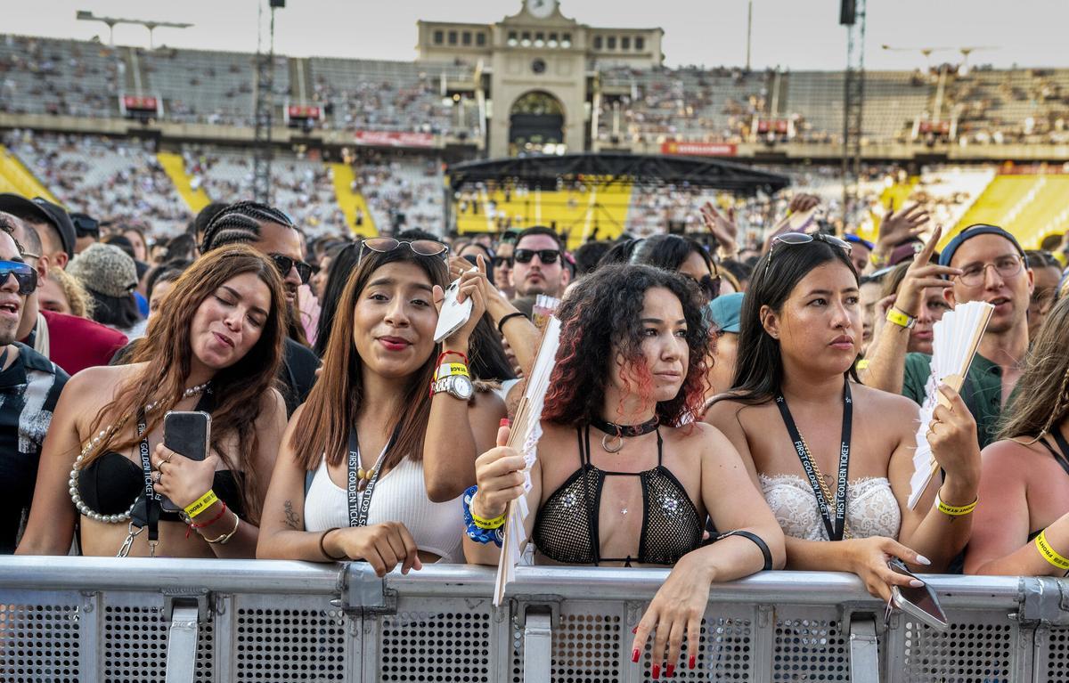 Ambiente y publico durante el concierto de Don Omar en el Estadi Olímpic