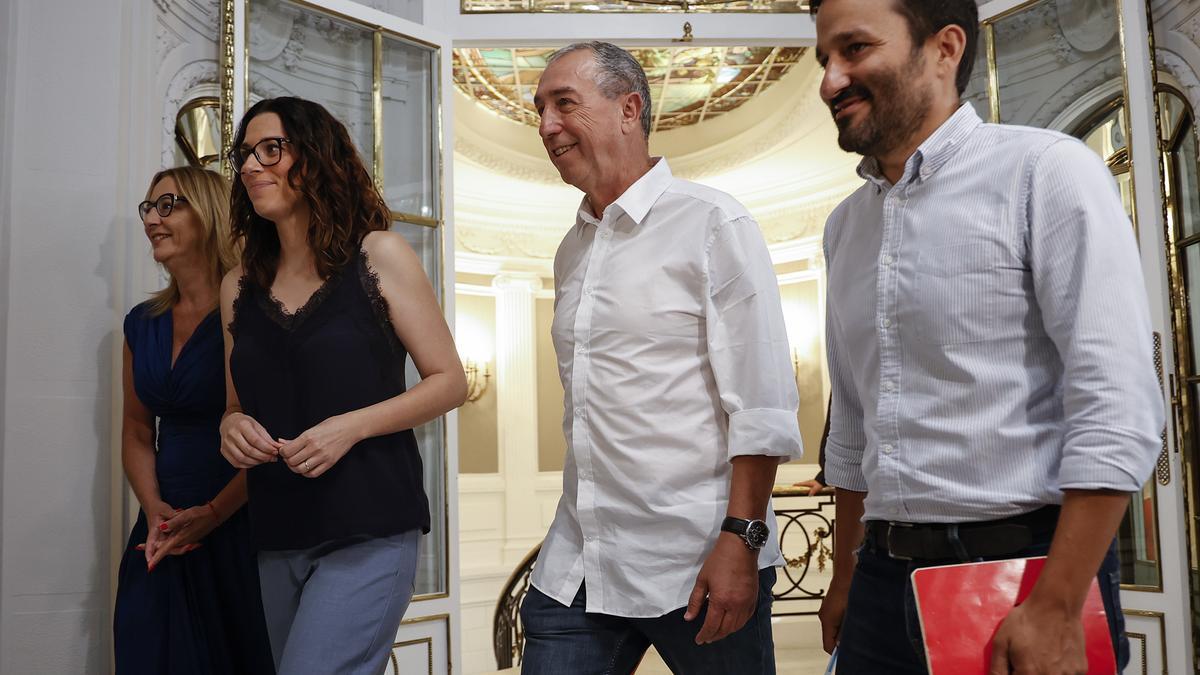 Joan Baldoví, Vicent Marzà, Aitana Mas y Maria Josep Amigó a su llegada a la reunión con Carlos Mazón
