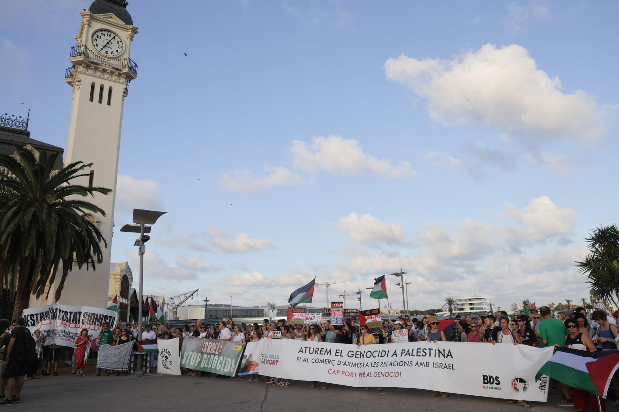 Decenas de activistas reclaman en València un embargo al comercio de armas con Israel