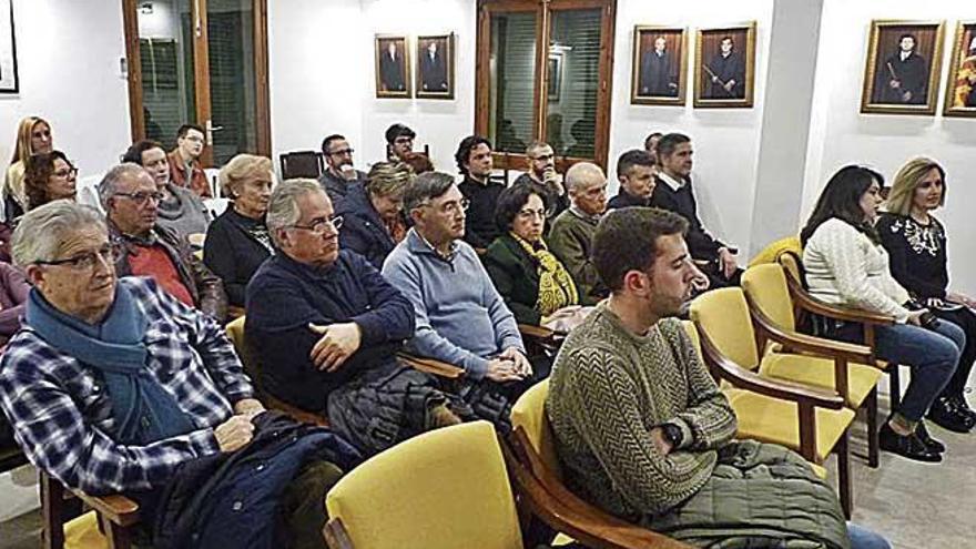 A la presentaciÃ³n del libro asistiÃ³ numeroso pÃºblico.