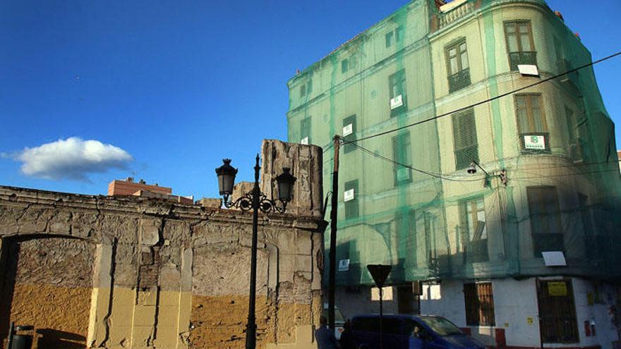 La antigua pensión La Mundial se levanta en la zona de Hoyo de Esparteros.