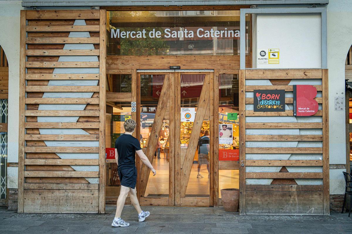 Los paradistas del mercado de Santa Caterina, al límite por un servicio de vigilancia deficiente