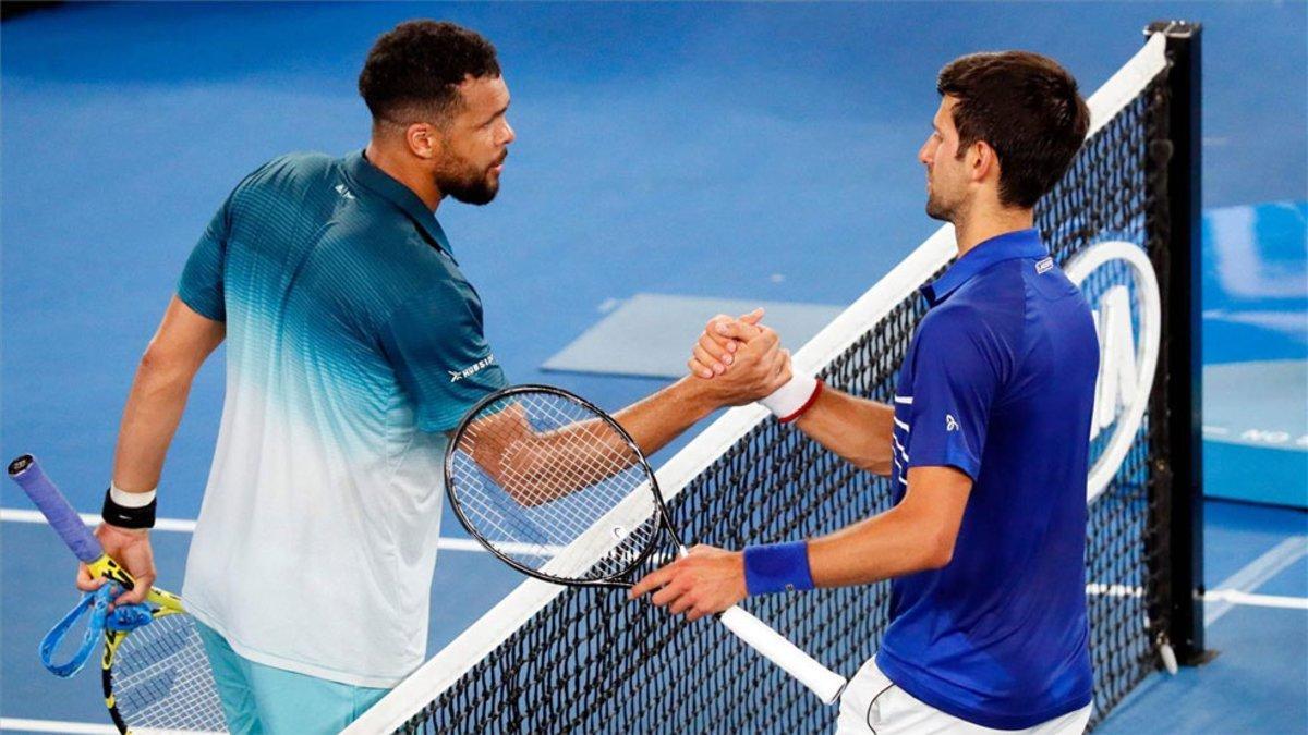 Djokovic saluda a Tsonga tras el partido