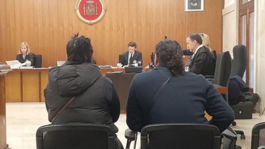 Los condenados, ayer, en el juicio.