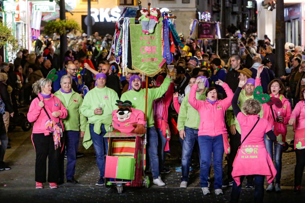 Fiestas Mayores Patronales de Benidorm: Un río de peñas y festeros.