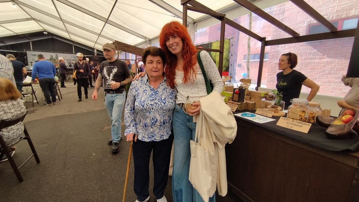 Jovita González Canteli, a la izquierda, con Marisa Valle Roso