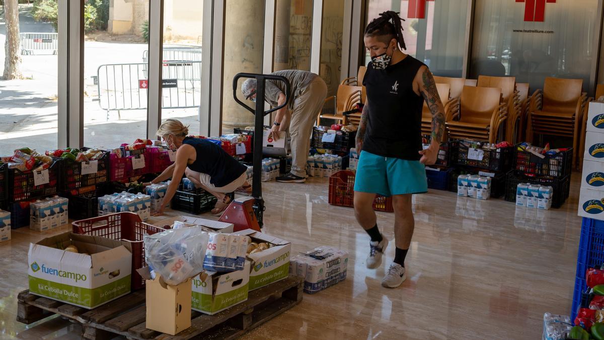 Barcelona 15-06-2021 - Actúa Ayuda Alimenta, celebra un año de reparto de alimentos en el Teatre Liure de Barcelona y lanza el manifiesto “Esto no se ha acabado” para reivindicar que la emergencia en el sector de la cultura sigue. Foto: Simone Boccaccio