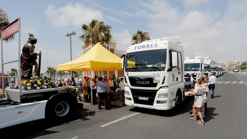 Procesión de camiones de la federación valenciana de empresarios de transporte