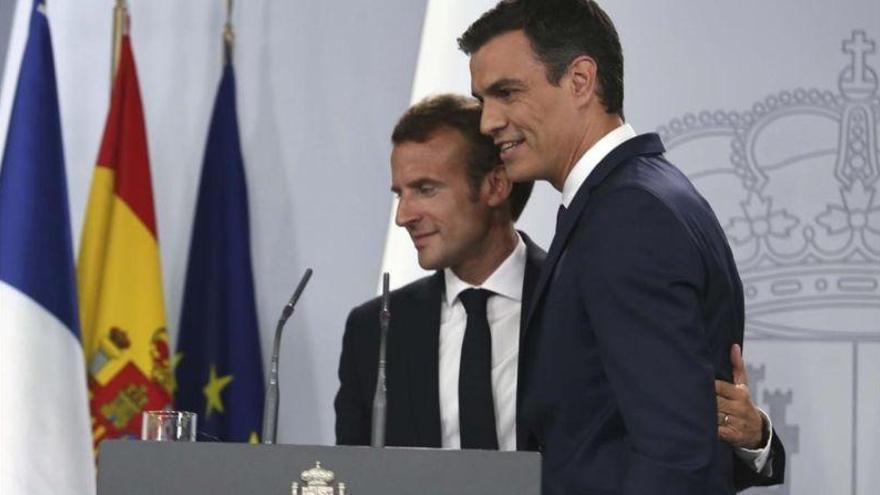 Macron se plantea pactar con el PSOE tras las europeas